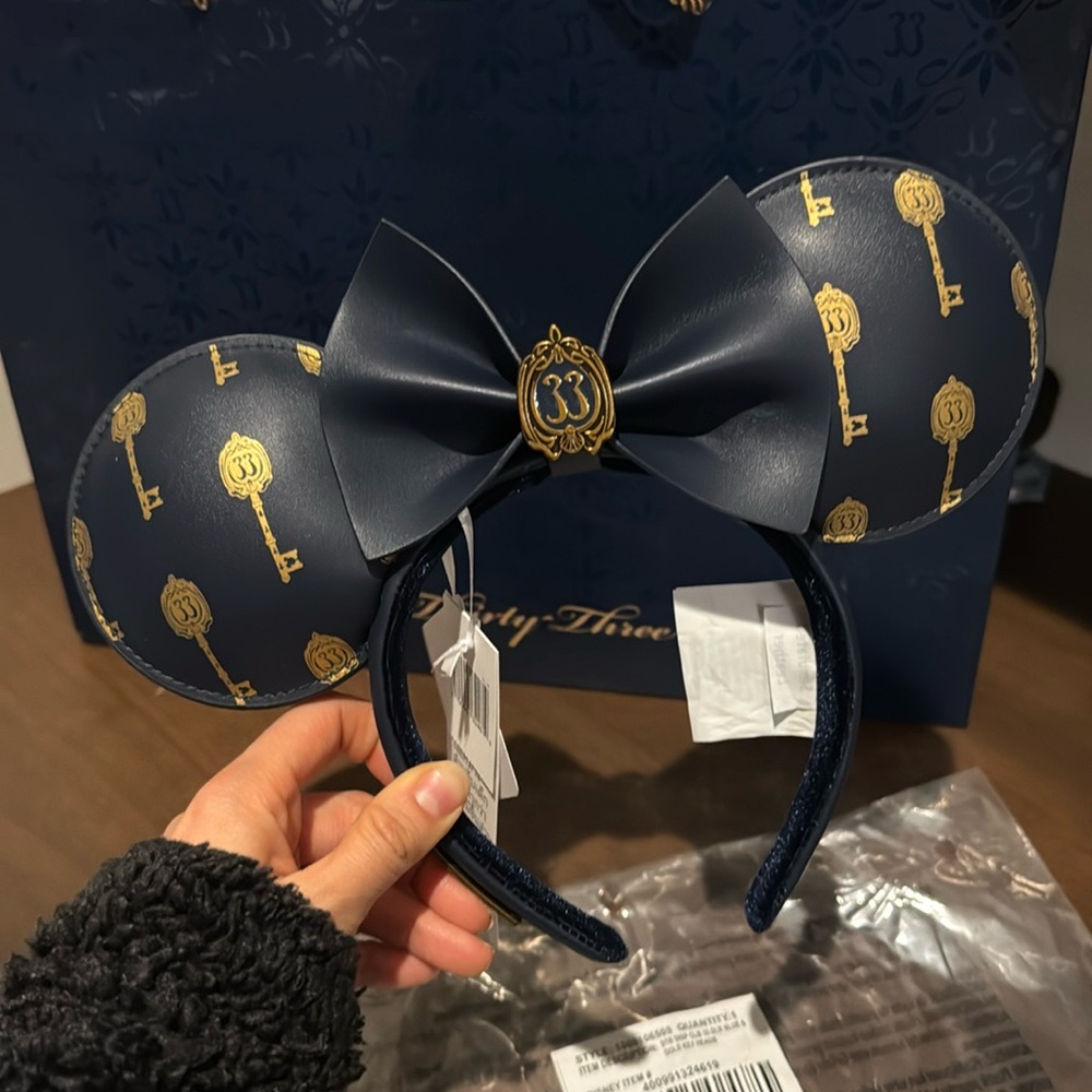 Club33 NWT Club 33 Mickey Ears Gold Magic Key with removable bow